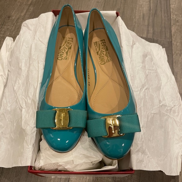 Brand New! Ferragamo flat (green) - Picture 1 of 2